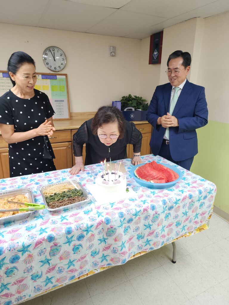2027.07.27 정금춘 권사 생신 축하 & 허웅/허지인 가정 환송